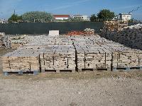 ANCIENNES PIERRES DE BOURGOGNE DE RECUPERATION DANS FOULER BLANC TRèS ANCIENNES D'EPOQUES ENTRE LE 1200 ET 1700 ORIGINAUX,COUPèE à 3 CM.TRèTES EN CAISES POUR èTRE VENDU.