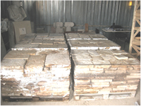 DALLES ANTIQUE EN PIERRE DE BOURGOGNE DALLAGE ANCIENS DE RèCUPèRATION EN PALLET DE M2 10,54 COUPèE à 5 CM.POUR EXTèRIEUR. AU PRIX DE 180 EURO AU M2 TVA EXCLUES.<br>
STOCK DE 500 ME DISPONIBLE EN MAGASIN.<br>
MATèRIAUX ANCIENS DE BOURGOGNE<br>
