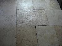 pavimento in pietra di recupero di grandi dimensioni